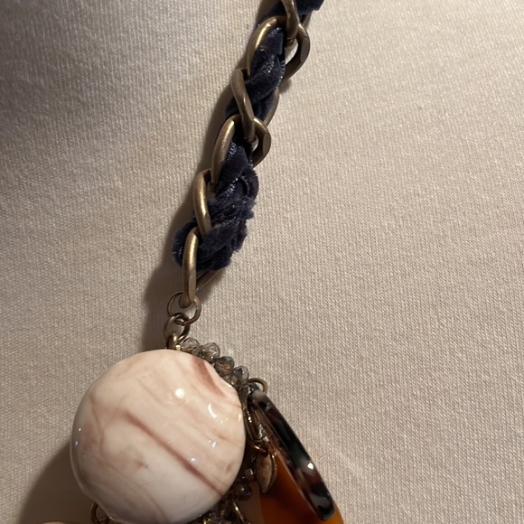 Assorted stone necklace. - Picture 2 of 3